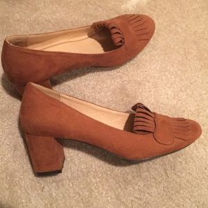 NWT Chinese laundry camel suede heels